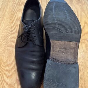 Men’s Hugo Boss Black leather dress shoes, size 9.